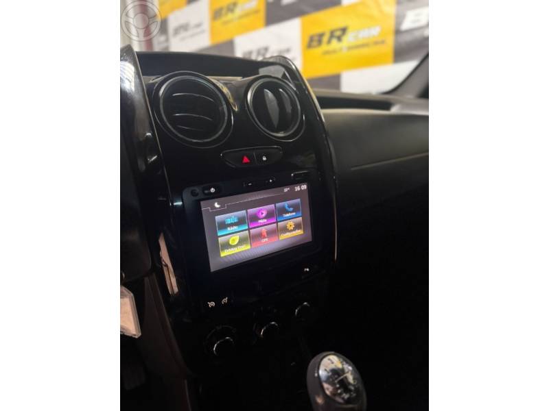 RENAULT - DUSTER OROCH 1.6 16V FLEX DYNAMIQUE 4P MANUAL - 2015/2016 - PRATA - R$ 69.900,00