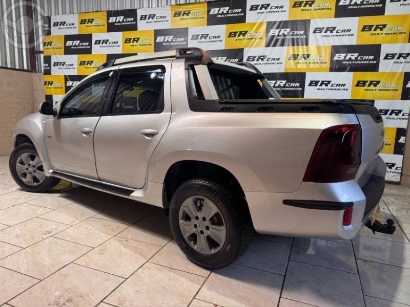 RENAULT - DUSTER OROCH 1.6 16V FLEX DYNAMIQUE 4P MANUAL - 2015/2016 - PRATA - R$ 69.900,00