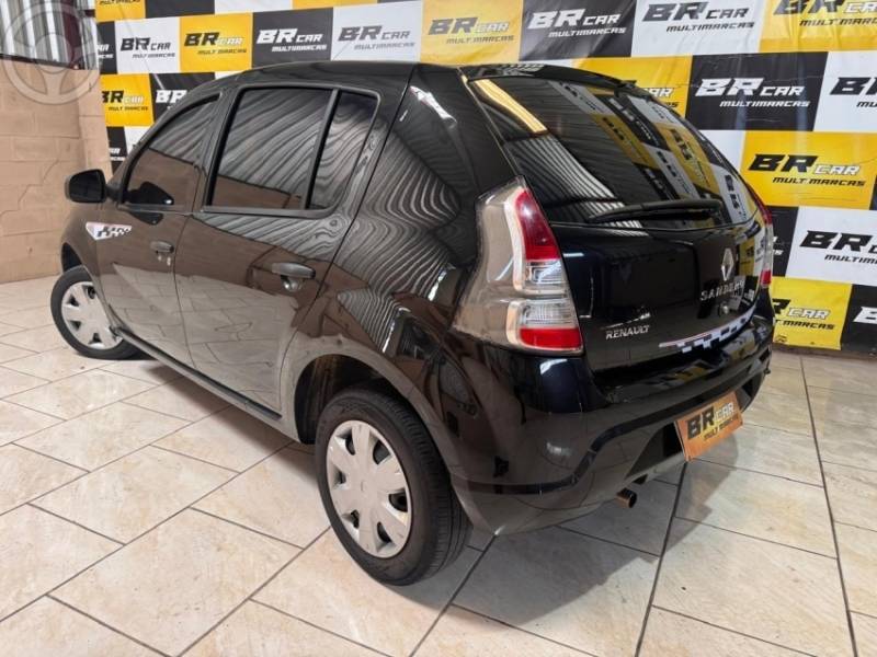 RENAULT - SANDERO 1.0 AUTHENTIQUE 16V FLEX 4P MANUAL - 2013/2014 - PRETA - R$ 31.900,00