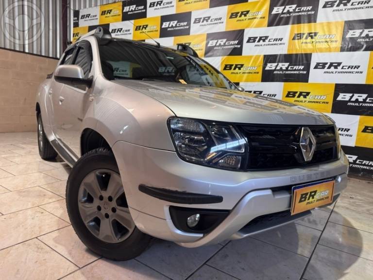 RENAULT - DUSTER OROCH 1.6 16V FLEX DYNAMIQUE 4P MANUAL - 2015/2016 - PRATA - R$ 69.900,00