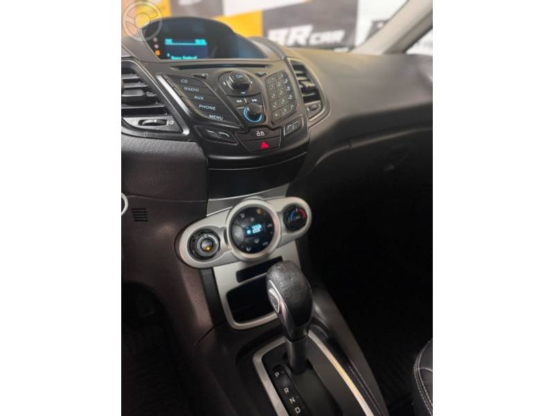 FORD - FIESTA 1.6 SE HATCH 16V FLEX 4P AUTOMÁTICO - 2014/2015 - PRATA - R$ 44.900,00