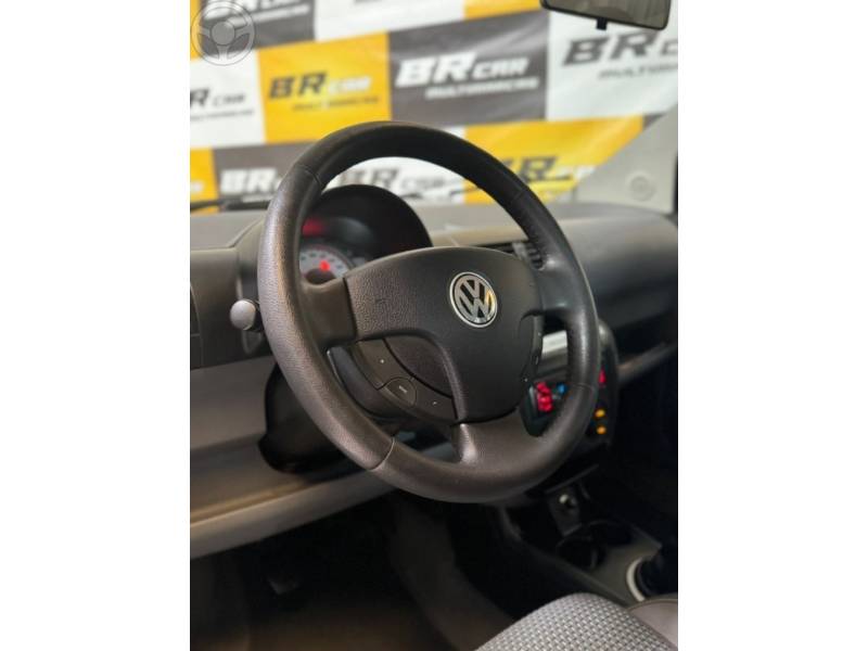 VOLKSWAGEN - FOX 1.6 MI ROUTE 8V FLEX 4P MANUAL - 2009/2009 - PRATA - R$ 33.900,00