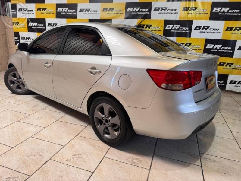 KIA MOTORS - CERATO 1.6 EX2 SEDAN 16V 4P MANUAL - 2009/2010 - PRATA - R$ 39.900,00