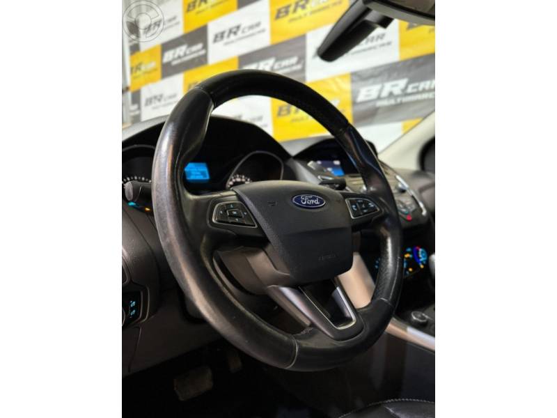 FORD - FOCUS 2.0 SE SEDAN 16V FLEX 4P AUTOMÁTICO - 2017/2018 - BRANCA - R$ 63.900,00