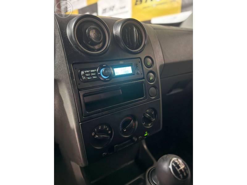 FORD - ECOSPORT 1.6 XLT 8V 4P MANUAL - 2004/2005 - PRETA - R$ 25.900,00