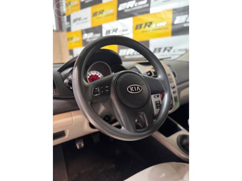 KIA MOTORS - CERATO 1.6 EX2 SEDAN 16V 4P MANUAL - 2009/2010 - PRATA - R$ 39.900,00
