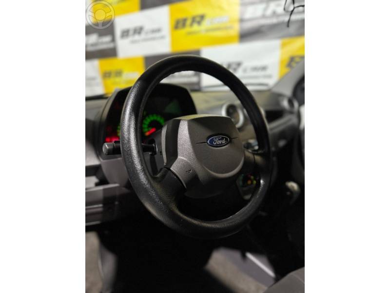 FORD - KA 1.0 MPI 8V FLEX 2P MANUAL - 2009/2010 - BRANCA - R$ 22.900,00