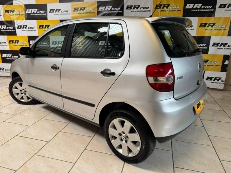 VOLKSWAGEN - FOX 1.6 MI ROUTE 8V FLEX 4P MANUAL - 2009/2009 - PRATA - R$ 33.900,00