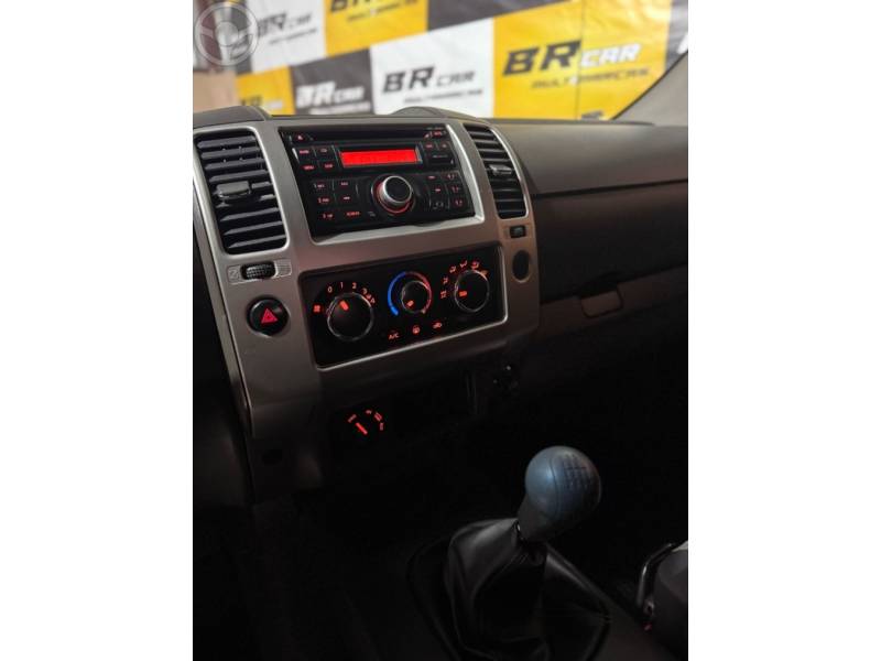 NISSAN - FRONTIER 2.5 SV ATTACK 4X4 CD TURBO ELETRONIC DIESEL 4P MANUAL - 2013/2014 - PRATA - R$ 89.900,00