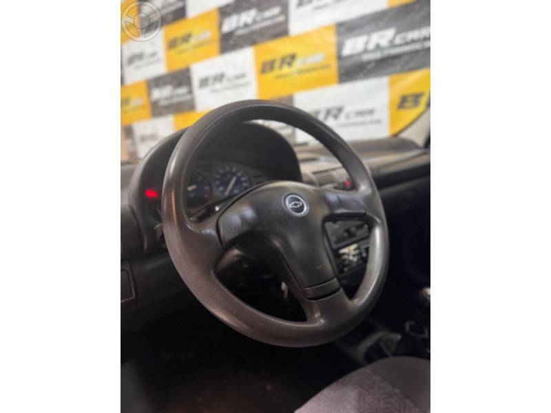 CHEVROLET - CLASSIC 1.0 MPFI 8V 4P MANUAL - 2002/2003 - BRANCA - R$ 17.900,00