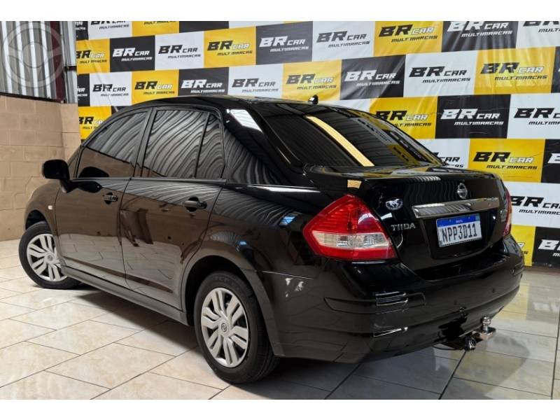 NISSAN - TIIDA 1.8 SEDAN 16V FLEX 4P MANUAL - 2011/2012 - PRETA - R$ 29.900,00