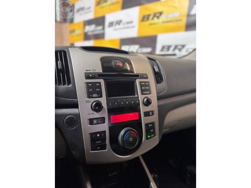 KIA MOTORS - CERATO 1.6 EX2 SEDAN 16V 4P MANUAL - 2009/2010 - PRATA - R$ 39.900,00