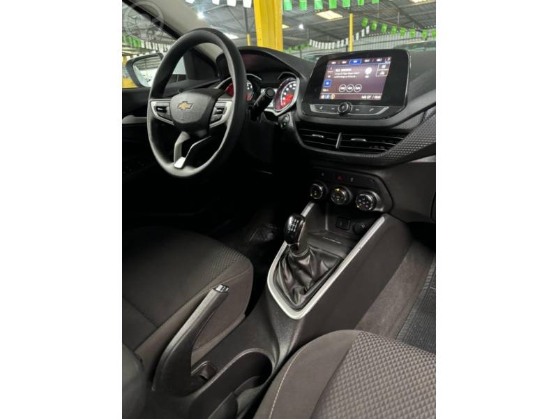CHEVROLET - ONIX 1.0 LT 12V FLEX 4P MANUAL - 2022/2023 - BRANCA - R$ 71.900,00