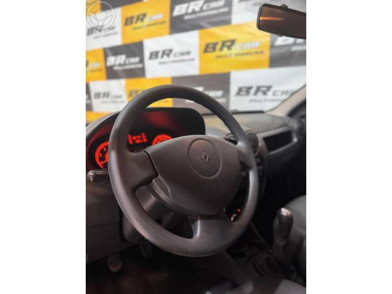 RENAULT - SANDERO 1.0 AUTHENTIQUE 16V FLEX 4P MANUAL - 2013/2014 - PRETA - R$ 31.900,00