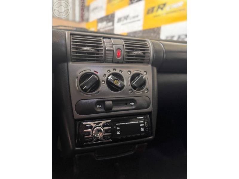 CHEVROLET - CLASSIC 1.0 MPFI 8V 4P MANUAL - 2002/2003 - BRANCA - R$ 17.900,00