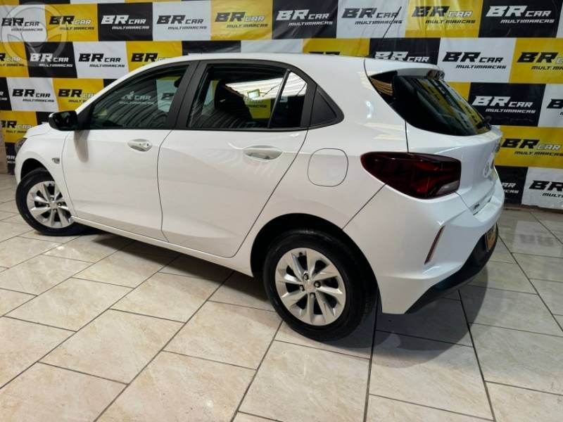 CHEVROLET - ONIX 1.0 LT 12V FLEX 4P MANUAL - 2022/2023 - BRANCA - R$ 71.900,00