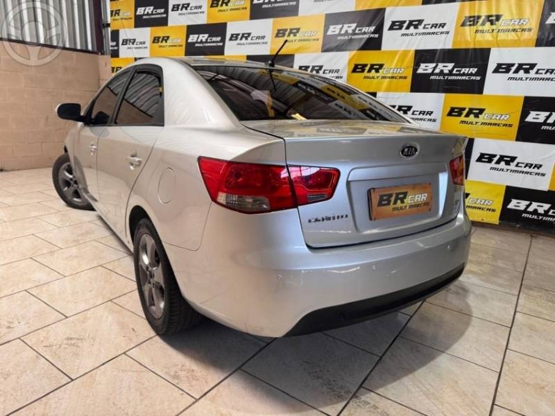 KIA MOTORS - CERATO 1.6 EX2 SEDAN 16V 4P MANUAL - 2009/2010 - PRATA - R$ 39.900,00