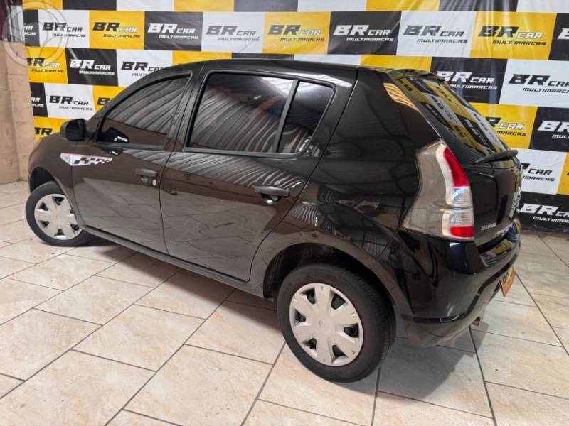RENAULT - SANDERO 1.0 AUTHENTIQUE 16V FLEX 4P MANUAL - 2013/2014 - PRETA - R$ 31.900,00