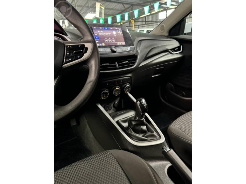 CHEVROLET - ONIX 1.0 LT 12V FLEX 4P MANUAL - 2022/2023 - BRANCA - R$ 71.900,00